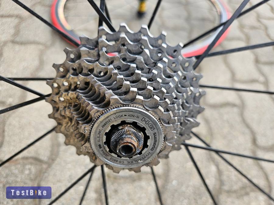 Mavic Aksium Race kerékszett, felnifékes, gumikkal, sorral