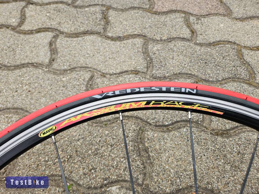 Mavic Aksium Race kerékszett, felnifékes, gumikkal, sorral