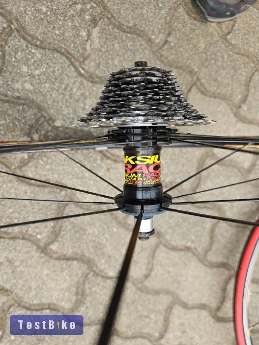 Mavic Aksium Race kerékszett, felnifékes, gumikkal, sorral