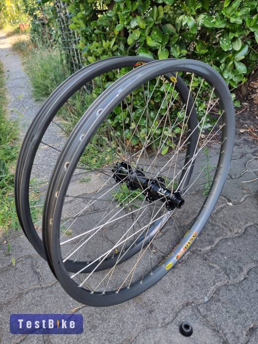 Mavic D321 és Ringlé Abbah DH/Novatec