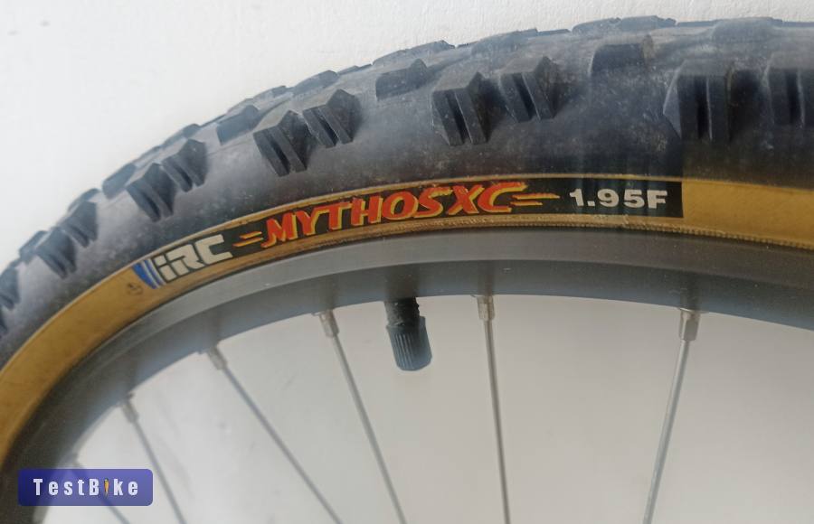 Mavic X317 Disc, M755 XT agy, DT küllők, IRC gumi első kerék