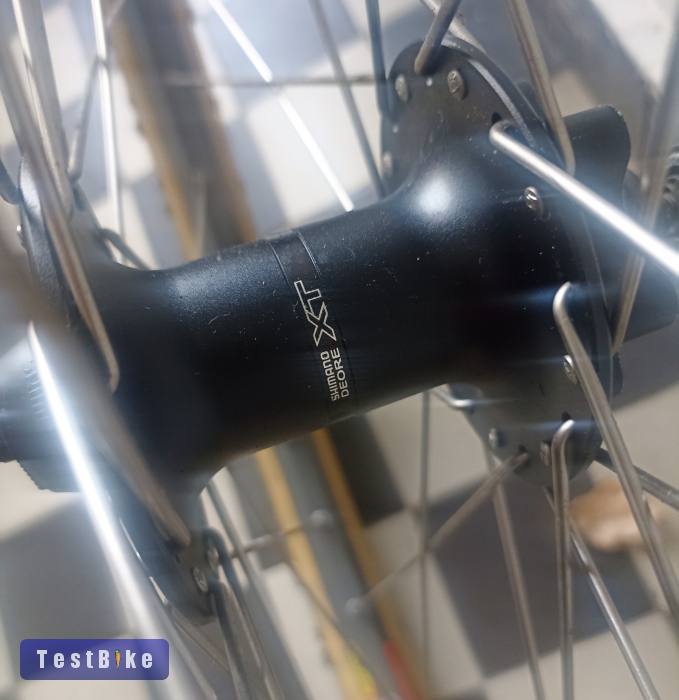 Mavic X317 Disc, M755 XT agy, DT küllők, IRC gumi első kerék