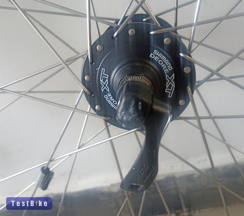 Mavic X317 Disc, M755 XT agy, DT küllők, IRC gumi első kerék