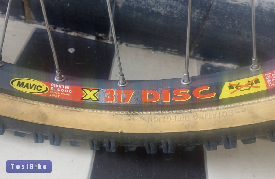 Mavic X317 Disc, M755 XT agy, DT küllők, IRC gumi első kerék