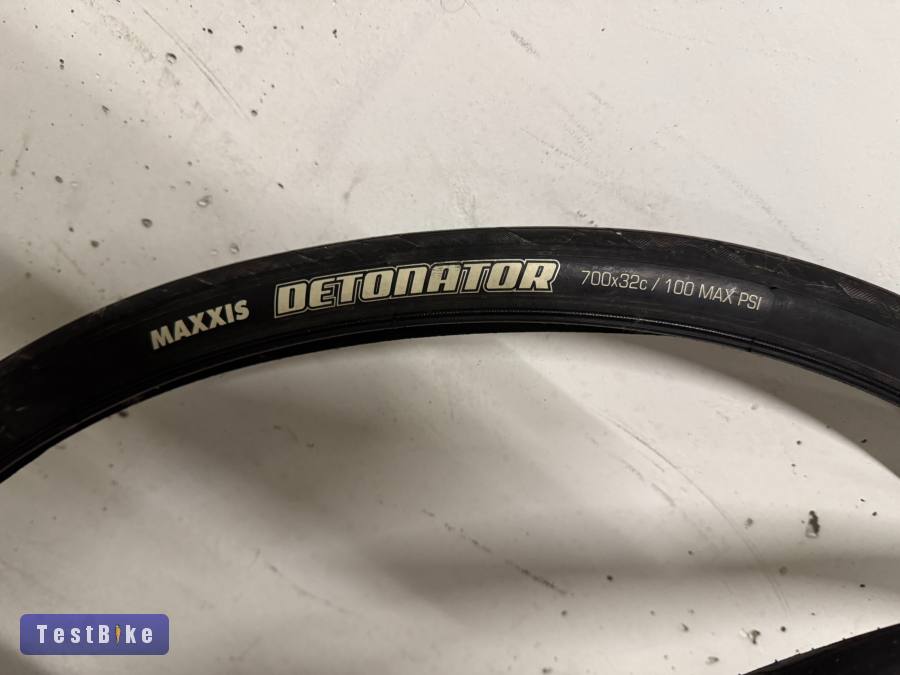 Maxxis Detonator 700x32C kerékpár gumi szett