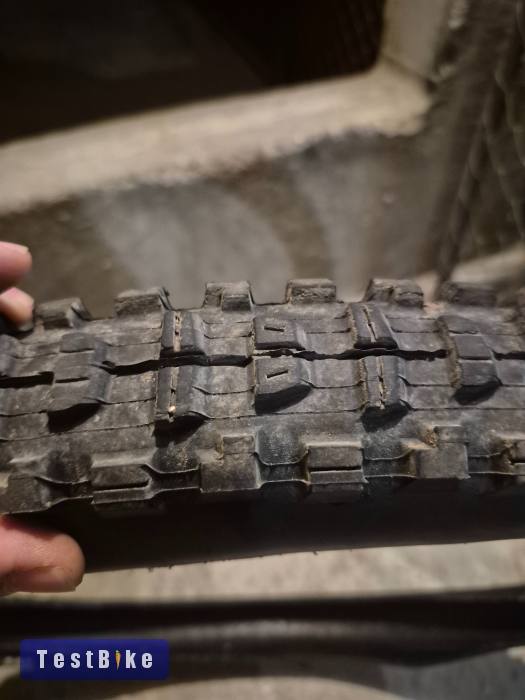 Maxxis dhr II 29x2.4
