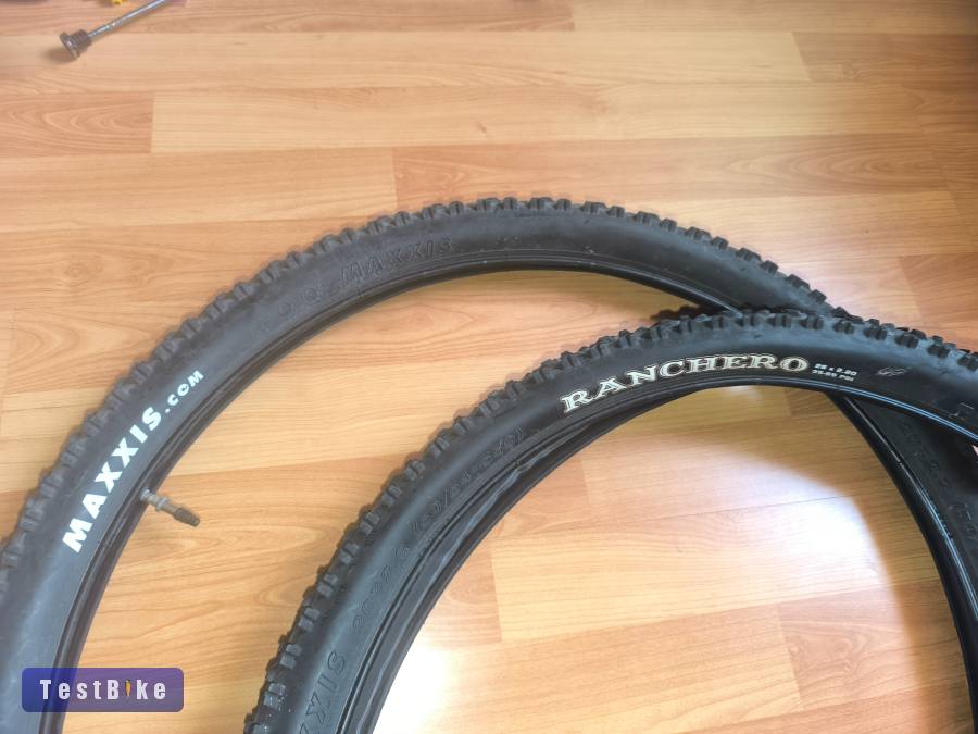 Maxxis Ranchero 26"-os gumik belsővel