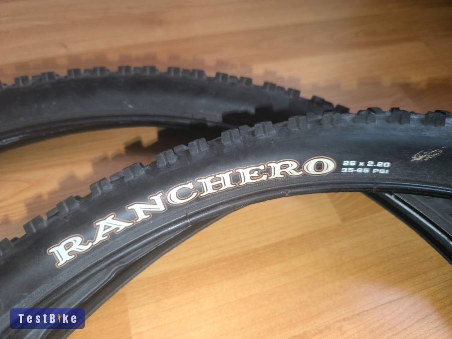 Maxxis Ranchero 26"-os gumik belsővel