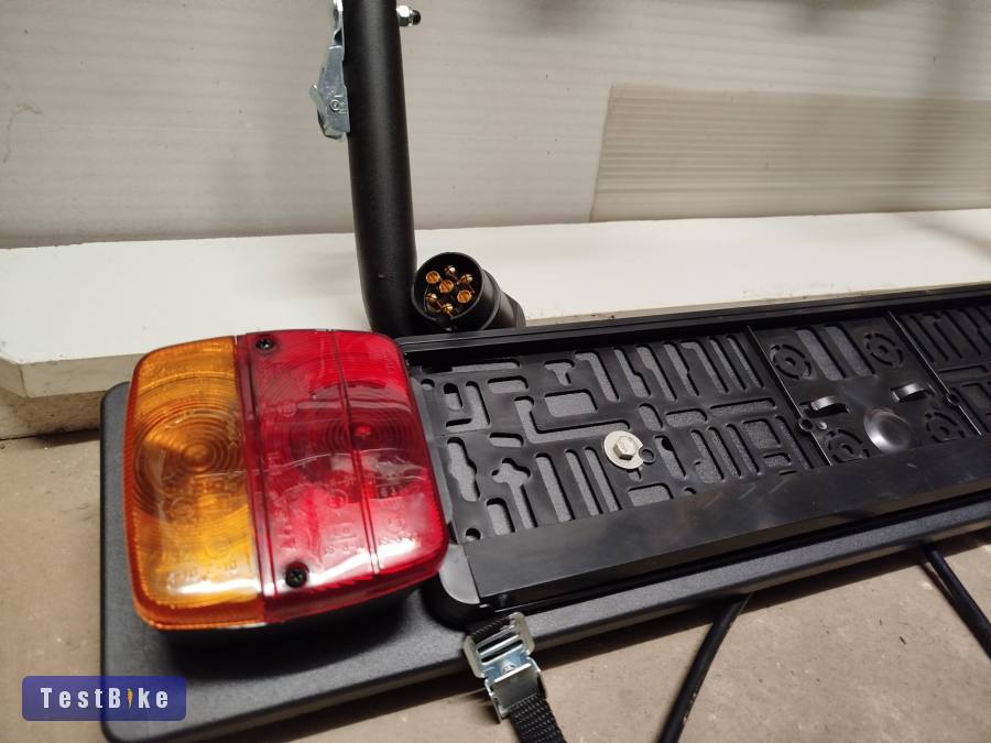 Menabo Mistral hátsó ajtóra szerelhető kerékpárszállító