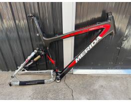 Merida Mission C Pro karbon fully váz + Manitou Swinger rugóstag