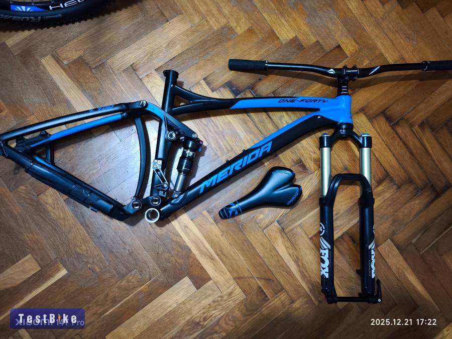 Merida One-Forty M-es 27.5" MTB váz + alkatrészek /Fox, stb/
