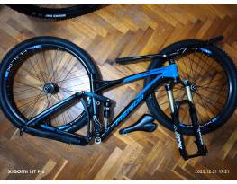 Merida One-Forty M-es 27.5" MTB váz + alkatrészek /Fox, stb/