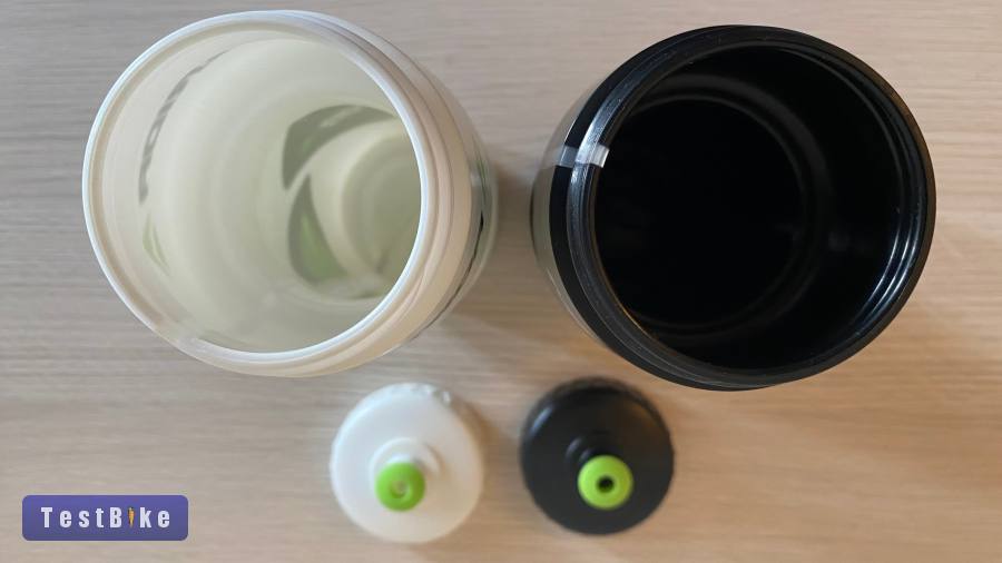 Merida rombuszmintás kulacs fekete-fehér párban