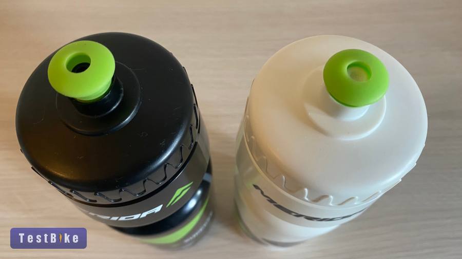 Merida rombuszmintás kulacs fekete-fehér párban