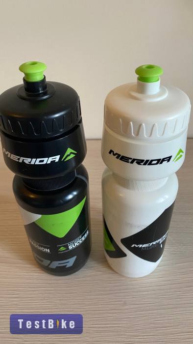 Merida rombuszmintás kulacs fekete-fehér párban