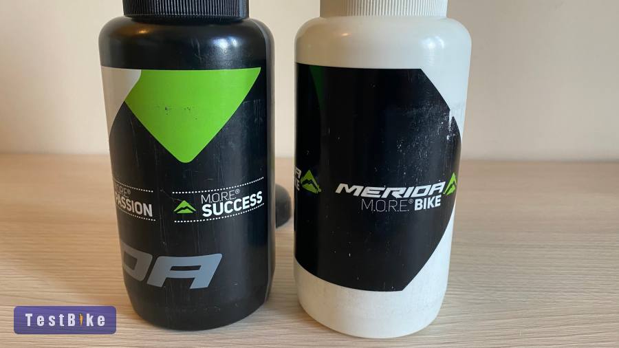 Merida rombuszmintás kulacs fekete-fehér párban