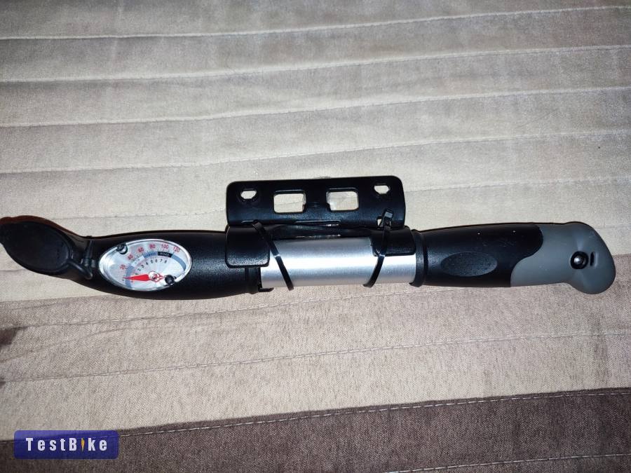 Mini vázpumpa nyomásmérős multiszelepes kulacstartó alá