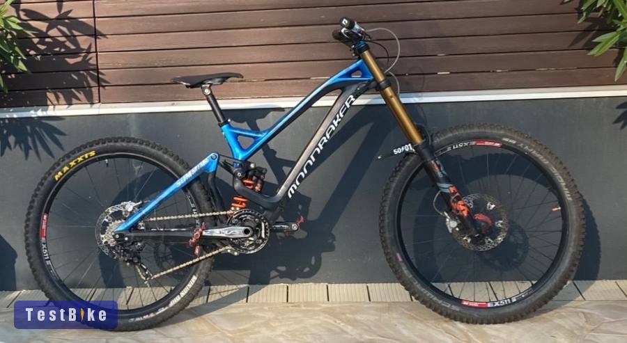 Mondraker Summum Carbon Downhill bike