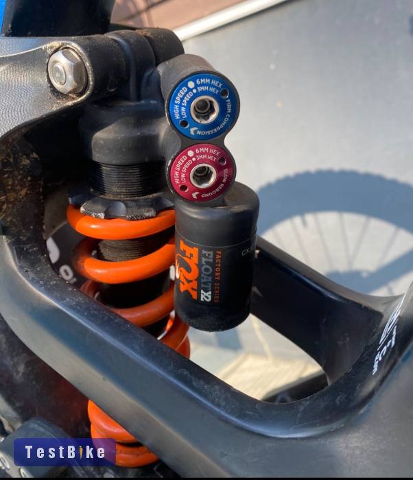 Mondraker Summum Carbon Downhill bike