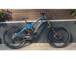 Mondraker Summum Carbon Downhill bike