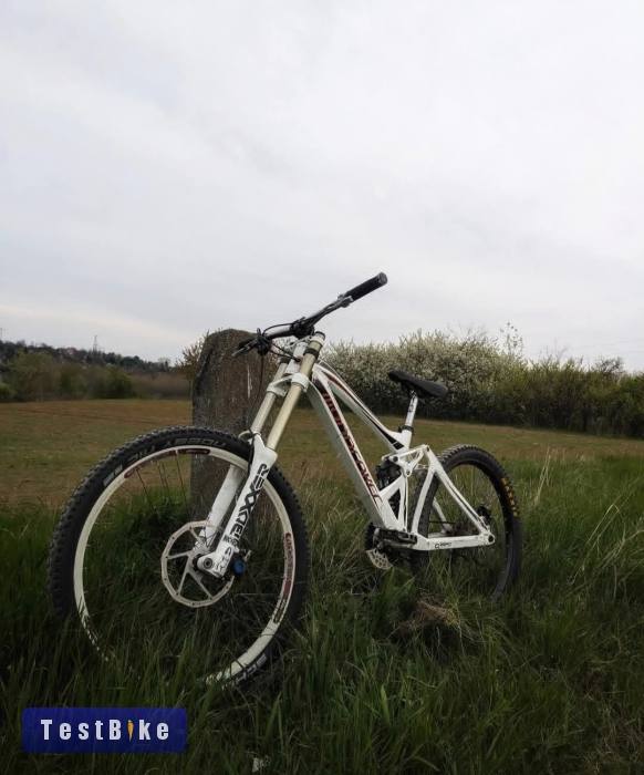 Mondraker summum pro team dh bicikli