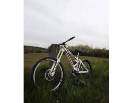 Mondraker summum pro team dh bicikli