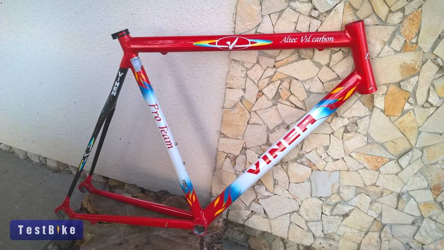 Nagyméretű Viner Altec vsl alu váz, carbon támvillával.