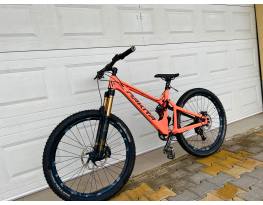 Nakita Beauty Beast karbon 27,5/ Fox 36 Kashima/ Sram GX