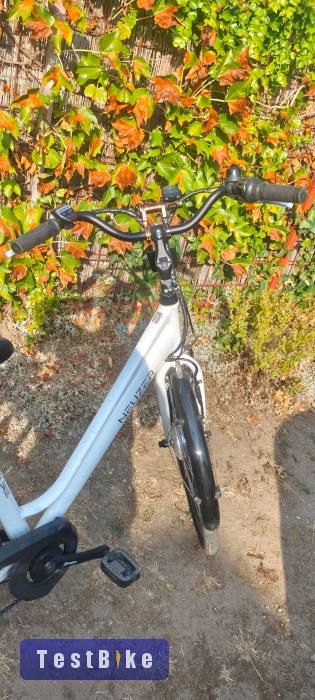 Neuzer Hollandia Basic unisex alacsonyátlépésű ebike