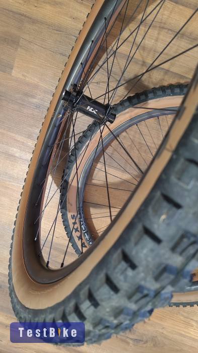 Newmen Phase 30 karbon felnis kerék