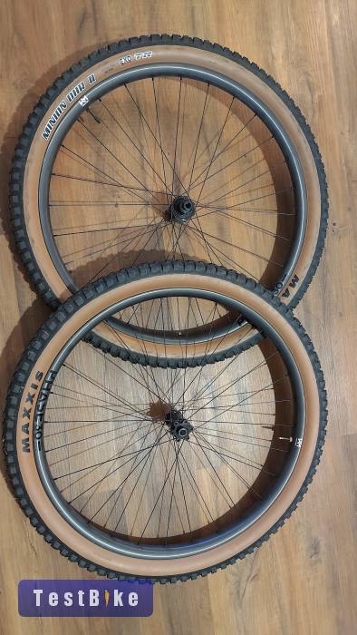 Newmen Phase 30 karbon felnis kerék