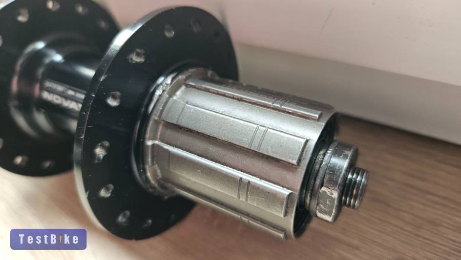 Novatec D472TSBT-SC - 32H, 9mm, furatos (jó állapotban)
