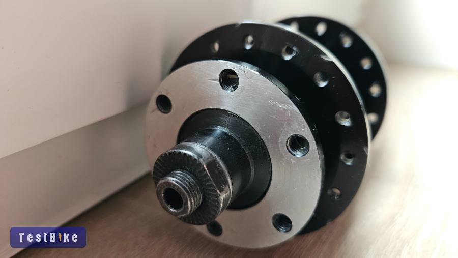 Novatec D472TSBT-SC - 32H, 9mm, furatos (jó állapotban)