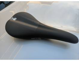 nyereg titán pálcás WTB újszerű