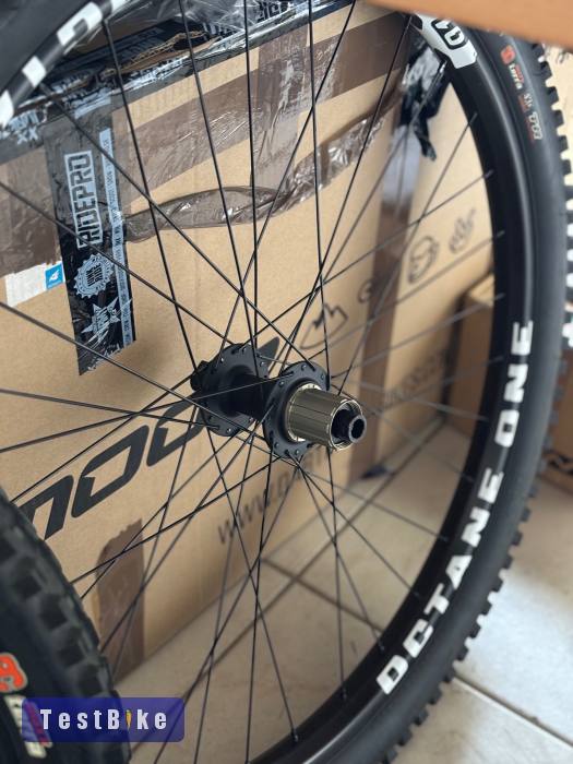 Octane One kerékszett Boostos 27,5 Maxxis Új gumik