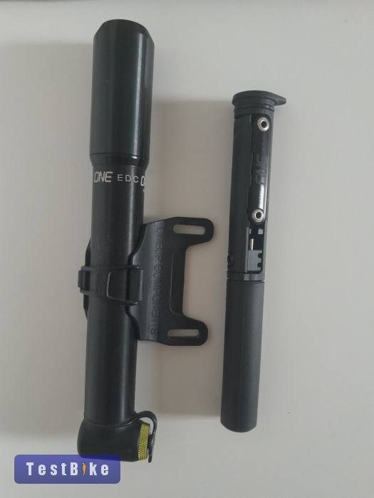 OneUp EDC szerszámtárolós pumpa - Nagyobb 100cm3