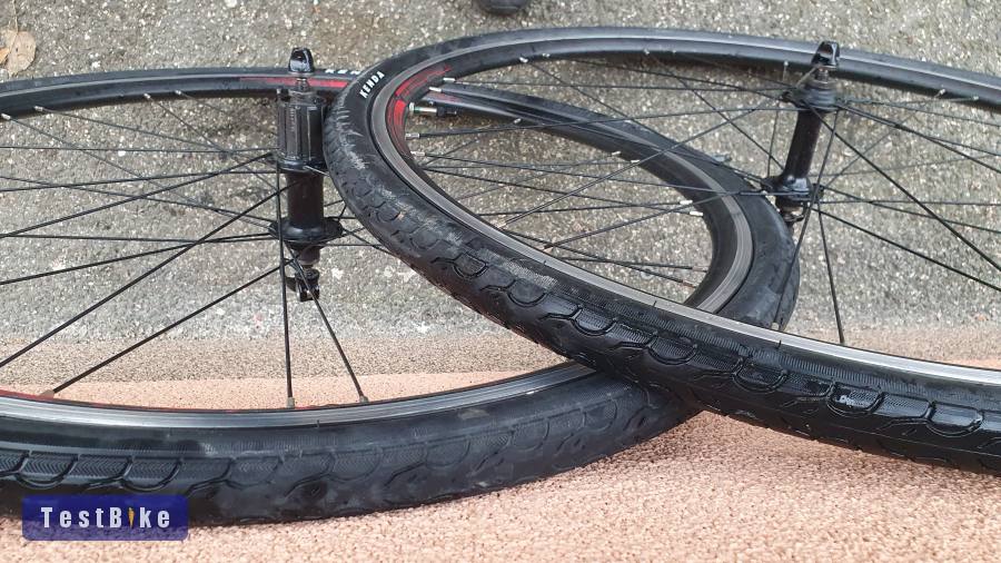 Országúti kerékszett.