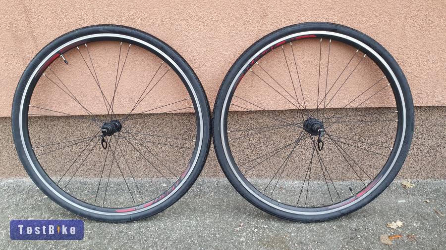 Országúti kerékszett.