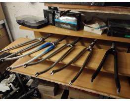 Országúti menetes 1" villák