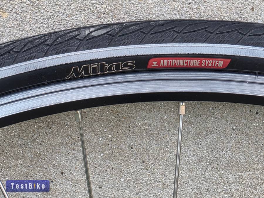 Országúti/trekking hátsó kerék defektgátlós gumival         