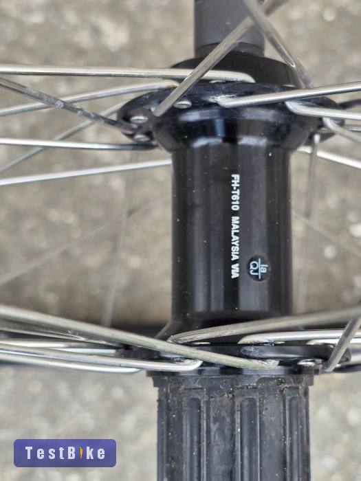 Országúti/trekking hátsó kerék defektgátlós gumival         