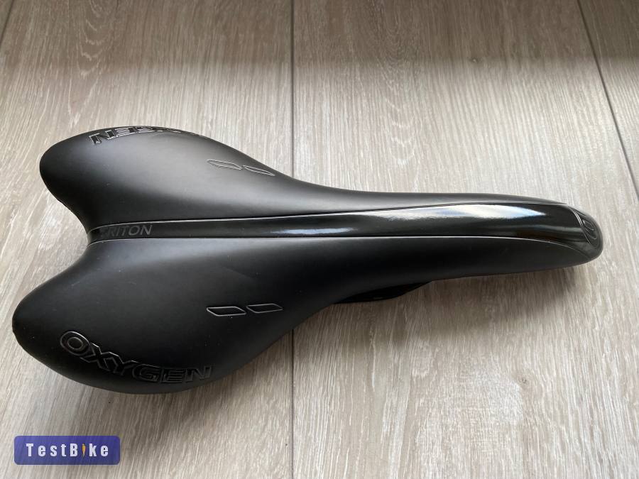Oxygen Triton Nyereg 138mm