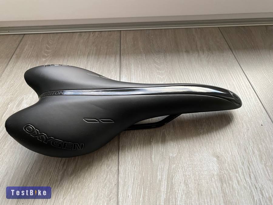 Oxygen Triton Nyereg 138mm
