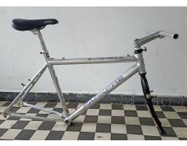 Parkpre Alumax 19" vĂĄzszett 1994