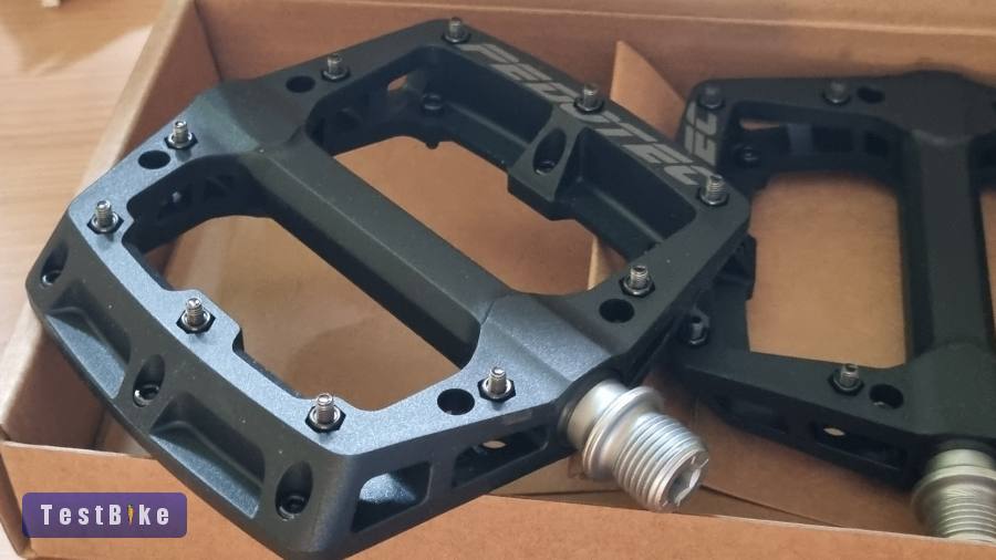 Pedotech - profi szegecses platform pedál - MTB, Gravel