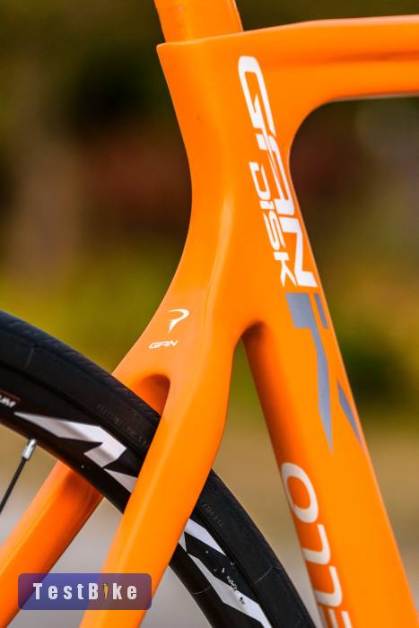 Pinarello Gan K Disk (53) full karbon országúti kerékpár
