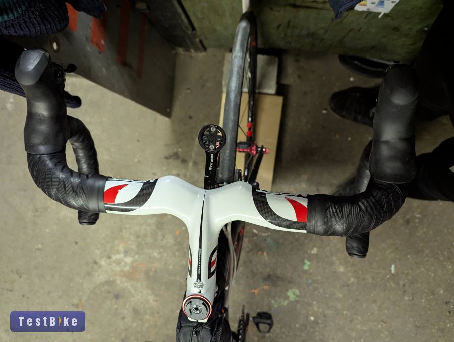 Pinarello Most Talon karbon kormány - 400 x 130 mm fehér