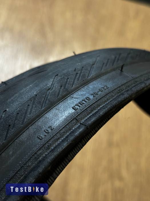 Pirelli P7 Sport 700C x 26 hajtogatós országúti külső gumi