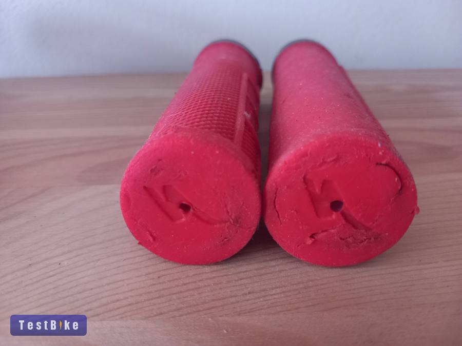 Piros Specialized markolat