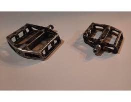 Platform pedál, alu, cserélhető tüskés